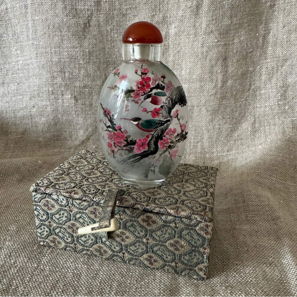 Vintage reverse painted glass snuff bottle with box